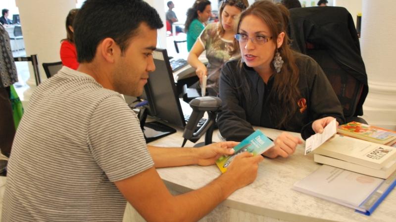 Solicitud y devolución de libros en la Biblioteca Regional
