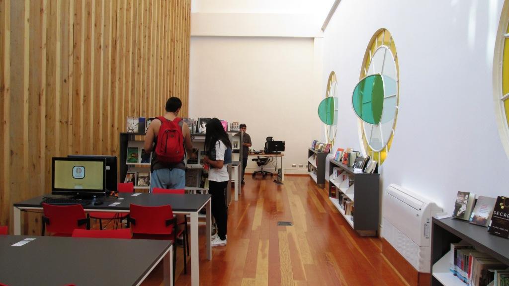 El Área de Literatura funciona de martes a viernes en el 2° piso de la biblioteca.