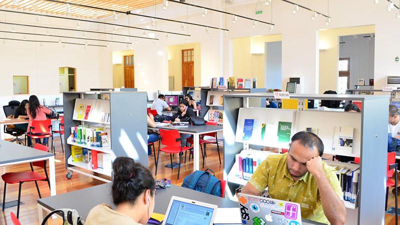 Colecciones generales funciona de martes a viernes en el tercer piso de la biblioteca