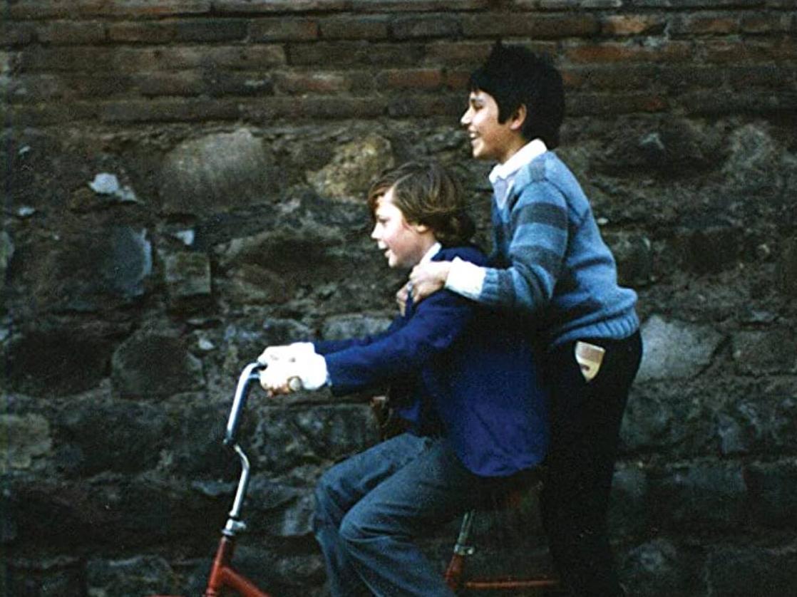 Niños en bicicleta