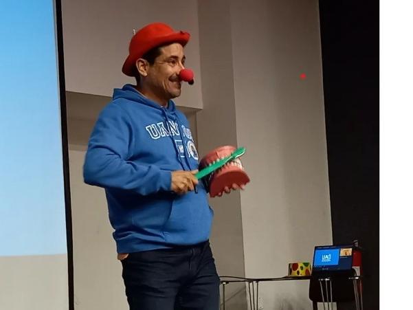 Cuentacuentos "El Zorro Kiru y su aventura con los dientes", Raúl Fuentes.