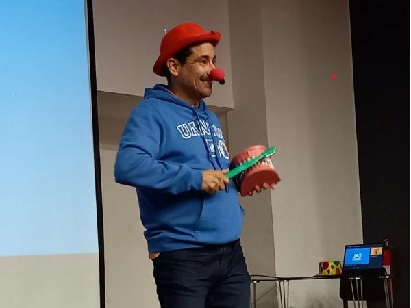 Cuentacuentos "El Zorro Kiru y su aventura con los dientes", Raúl Fuentes.