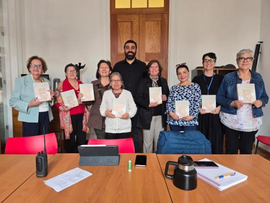 Clubes de lectura reciben el libro “Pasión de enseñar” de Gabriela Mistral